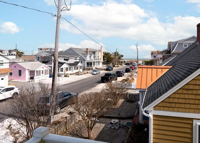 Coastal 1 Bed Sleeps 4 With Private Balcony